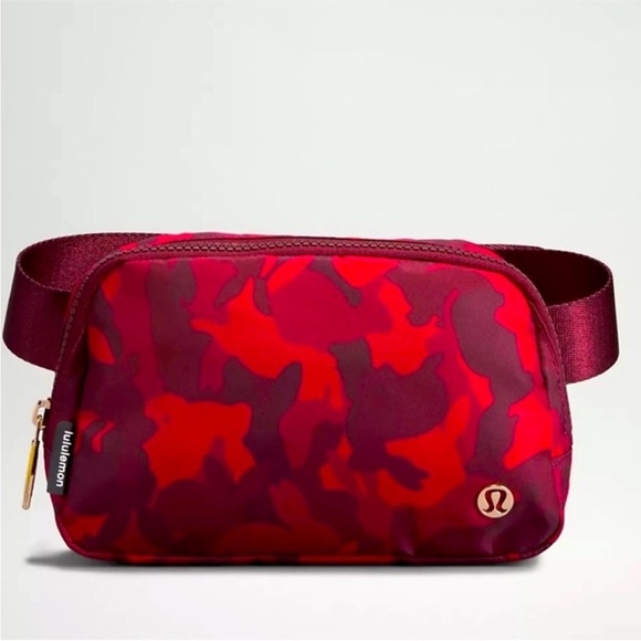 Lululemon Everywhere Belt Bag *New Year in Rabbit All Over Print Red Multi - Picture 2 of 8